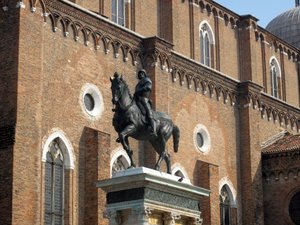 Ridstaty av Condottiere Colleoni av Andrea del Verrocchio av Andrea del Verrocchio