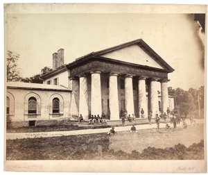 Framsidan av Arlington House, 28 juni 1864 (sepiafoto)