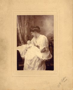 Hertiginnan Evelyn Cavendish med sin dotter Lady Anne