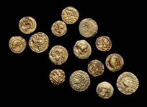 Komplett icke-lokal anglosaxisk myntförråd, Crondall Hoard, från Crondall, Hampshire (guld)