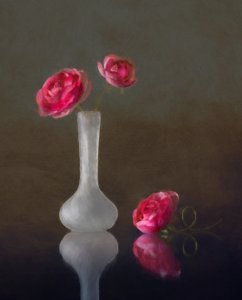 Reflektion i en rosvas av Anna Wan