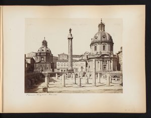 Utsikt över Trajanus forum i Rom, med Trajanus kolumn och kyrkorna Santissimo Nome di Maria och Santa Maria di Loreto, Italien Forum Trajani. Roma (titel på objekt) av Anonymous