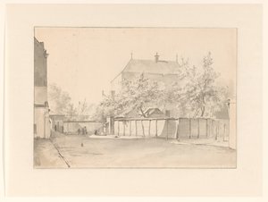 Stadsbild med ett högt hus omgivet av en stenmur av Anonymous