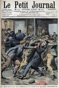 En polis skadad under antimilitaristisk show i Aubervilliers, förstasidan av tidningen Petiter Journal 31 januari av Anonymous Anonymous