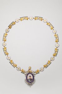 Iran - Imperial Porträttdekoration: Halsband med porträttet av Ahmad Shah, kung Qajar - början av 1900-talet av Anonymous Anonymous