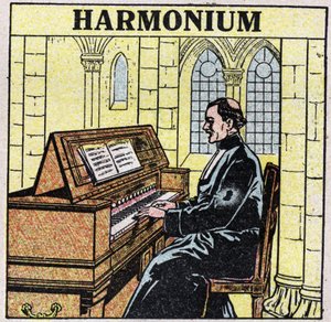 Musikinstrument: blåsinstrument vid höften. Harmoniumspelare i en kyrka. Anonym illustration från 1925. Privat samling. av Anonymous Anonymous
