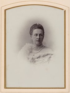 Olga Constantinovna de Russie, reine des Hellenes - Porträtt av storhertiginnan Olga Constantinovna av Ryssland (1851-1926), Anonym . Albumin foto. Privat samling av Anonymous Anonymous