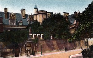 Paris: utsikt över Musee de Cluny. Fotografi från 1920 i "" Artistic Album"" av staden Paris. Privat samling. av Anonymous Anonymous