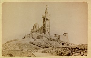 Staden Marseille och dess omgivningar runt 1885 -1890: Notre Dame de la garde, Privat samling av Anonymous Anonymous