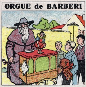 Musikens effekter: en taggig orgelspelare och en apa underhåller barn på en gata. Anonym illustration från 1925. Privat samling. av Anonymous Anonymous