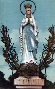 Jungfrun kröntes i Lourdes - Hautes Pyrenees (65) omkring 1900. av Anonymous Anonymous