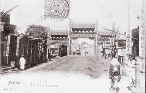 Vy över en port till staden Pekin, Kina, fotografi från 1906 - Privat samling av Anonymous Anonymous