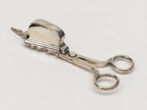 Candle snuffer, Board of Ordnance, c.1696 (snuffer) av Anthony Nelme