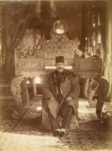 Naseeruddin Shah sitter framför Peacock Throne, Gulistan Palace, Teheran