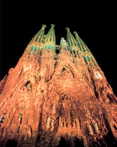 Författare: GAUDI i CORNET, Antoni (1852-1926). Titel: Sagrada Familia. 1884-1926 (spanska).. Teknik: Arkitektur. Museum/Plats: SPANIEN. KATALONIEN. BARCELONA. Barcelona. Den heliga familjens försoningskyrka. Fachada del Nacimiento. (spanska).