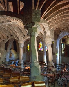 Spanien, regionen Katalonien, Barcelona-provinsen, Baix Llobregat län, Santa Coloma de Cervello, kyrkan Colonia Guell, kyrkkryptan