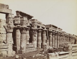 Philae, utsikt från sydost om västra Colonnaden vid Isis-templet av Antonio Beato