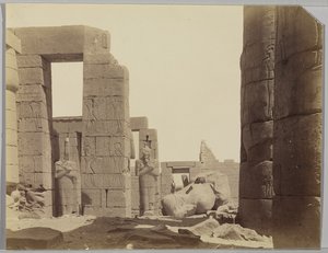 Ramesseum med statyn (foto av gelatinsilver) av Antonio Beato