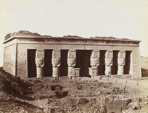 Temple of Dendera, vy från nordost om templets fasad av Antonio Beato