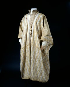 Arabisk dräkt, Arabiska halvön, 1916 (silke med guld- och silvertråd)