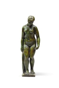Står vid draperiet av Aristide Maillol