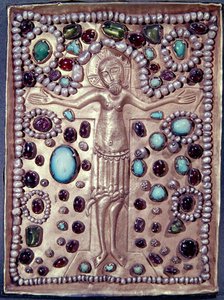 Relikvieomslag av en bibel föreställande Kristus på korset (förgyllt silver med pärlor och ädelstenar) av Armenian School