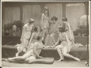 [Isadora Duncan och Group] av Arnold Genthe