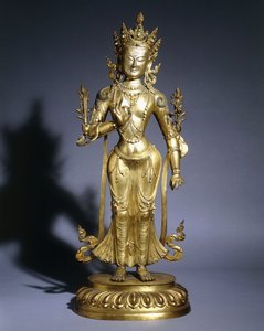 En förgylld bronsfigur av Padmapani som står i tribhanga, iklädd bodhisattvasmycken och en krona, 1700-tal