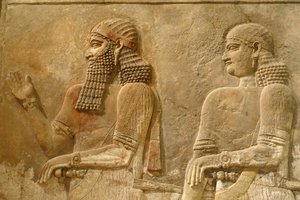 Detalj av Sargon II och vakt, relief från kung Sargons palats i Khorsabad, c.716-713 f.Kr. av Assyrian