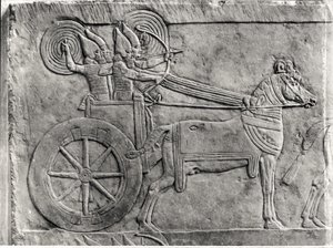 Fragment av en relief föreställande den assyriska armén i strid, från Palace of Ashurbanipal i Nineve, c.645 f.Kr. stendetalj av 161334 bw foto av Assyrian