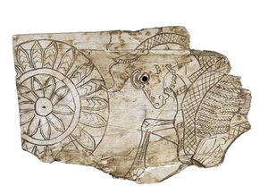 Plackfragment föreställande en bevingad tjur från Nimrud, Irak, 800-talet f.Kr