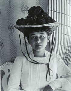 Harriet Bosse, Furusund 1904 (s/v foto) av August Johan Strindberg
