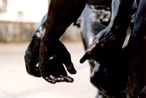 The Three Shades, detalj av de tre händerna, 1881 bronsdetalj av 108012