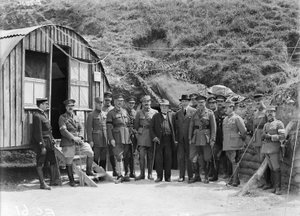 M. Georges Benjamin Clemenceau, den franska premiärministern, besökte 4:e divisionen, ett enda besök vid den australiensiska fronten, 7 juli 1918 av Australian Photographer