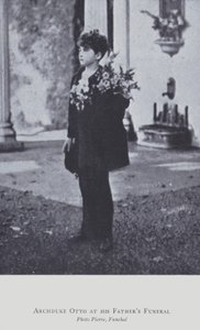 Ärkehertig Otto av Österrike vid sin fars begravning 1922 (s/v foto) av Austrian Photographer