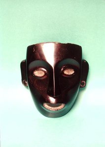 Mask (basalt) av Aztec