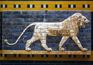 Ett lejon, detalj från glaserade tegelplattor som föreställer mytologiska djur som prydde processionsvägen till Ishtarporten i Babylon under Nebukadnessar II:s regeringstid (604-562 f.Kr.). Babyloniska civilisationen, 7-600-talet f.Kr.