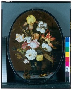 Stilleben Med Blommor I En Glasvas På En Avsats, Med En ödla Och skalbaggar av Balthasar van der Ast
