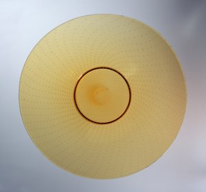 Fat i bärnsten med bifogat bubbelmönster, tillverkat av James Powell & Sons, ca 1938 (glas)