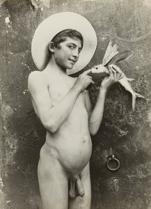 [Pojke med fisk] av Baron Wilhelm von Gloeden