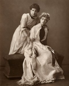 Brittiska skådespelerskorna Eweretta Lawrence och Grace Otway i On Change, 1886