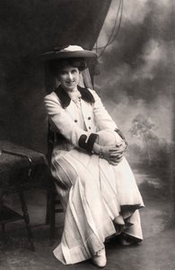 Decima Moore 1871-1964, engelsk skådespelerska, 1907. av Bassano Studio