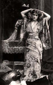 Phyllis Dare 1890-1975, engelsk skådespelerska, 1906. av Bassano Studio