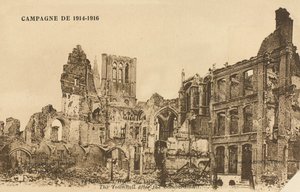 Hotel de Ville efter bombardementet, Ypres, 1915 av Belgian Photographer