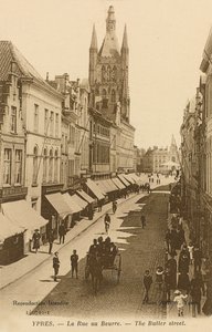 Rue au Beurre, Ypres av Belgian Photographer