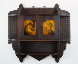Hängande väggskåp med keramiska plaketter, snideri tillskriven Mary Madeline Nourse, plaketter till Artus van Briggle (1869-1904) 1887-99 (svart valnöt och glaserad lera) av Benn attr.to Pitman