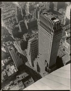 Chanin Building, New York av Berenice Abbott