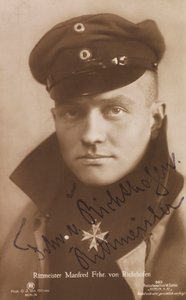 Porträtt av Manfred von Richthofen 1892-1918, 1918. av Berlin . Photo studio C. J.