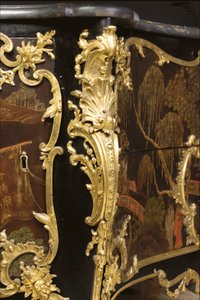 Ludvig XV kommod, c.1740 (ormolu-monterad kinesisk svart, polykrom & förgylld lack, serpentin, marmor och vernis)