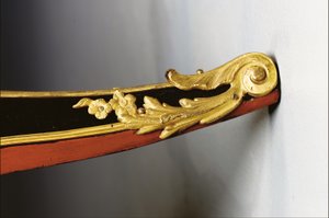 Ludvig XV kommod, c.1740 (ormolu-monterad kinesisk svart, polykrom & förgylld lack, serpentin, marmor och vernis)